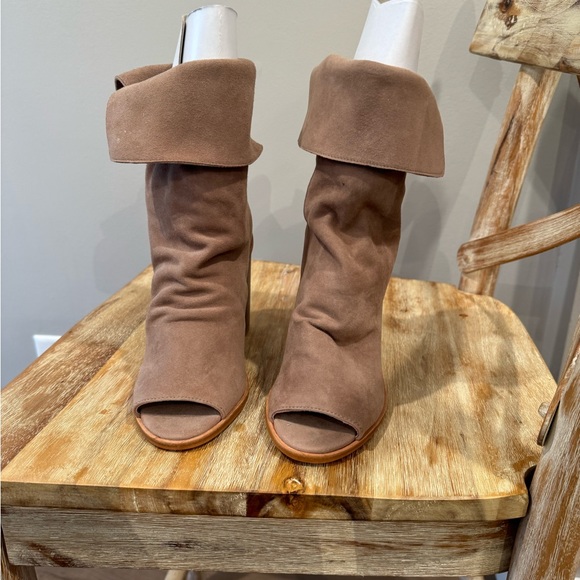 Chinese Laundry Suede Boots. Womens size 7.5 - Picture 3 of 4